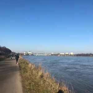 https://rheinblick-sommershof.dusseldorf-hotel.net